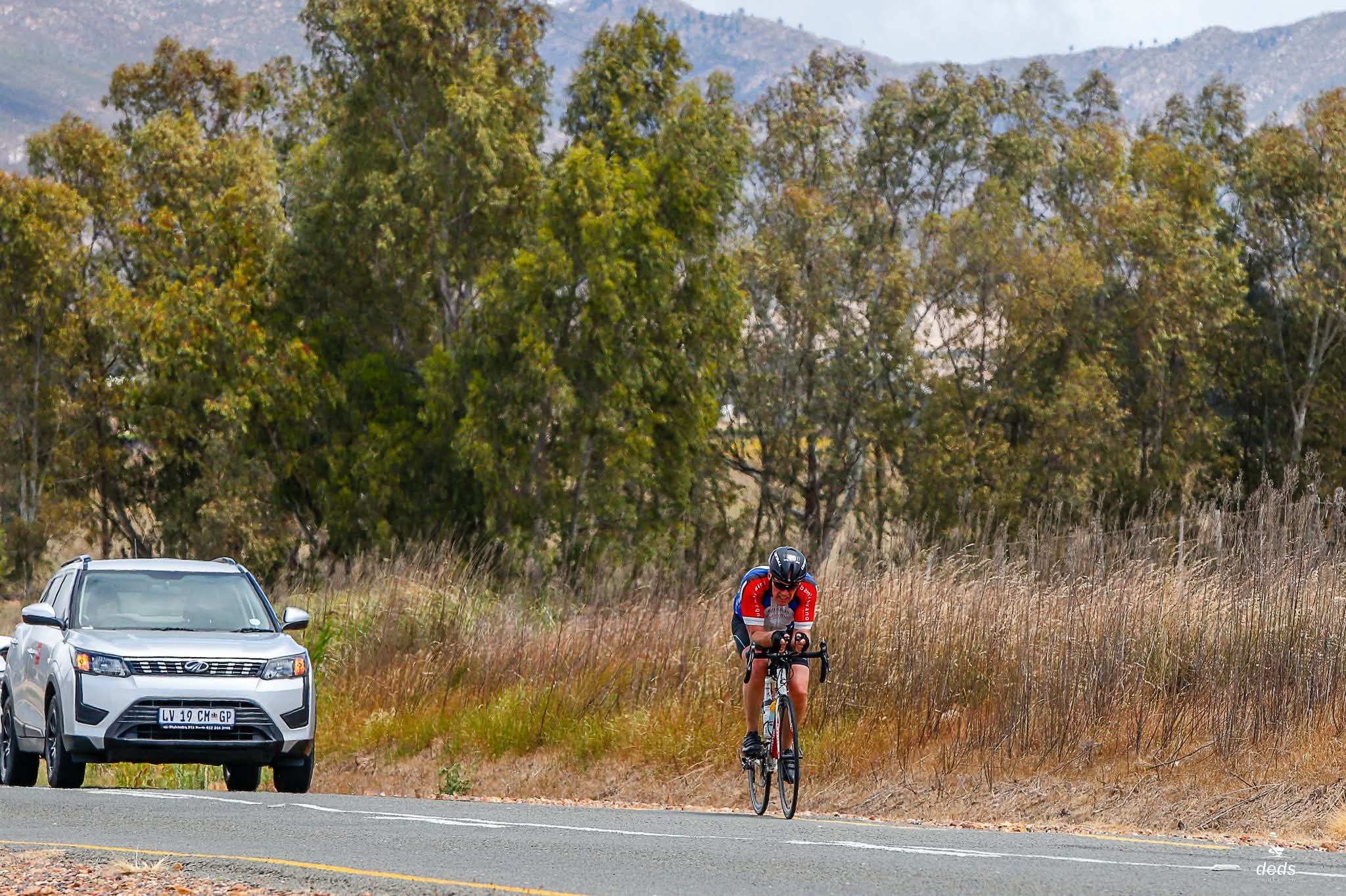 The Knysna Extreme Brandon cycling and me in the supporter car.